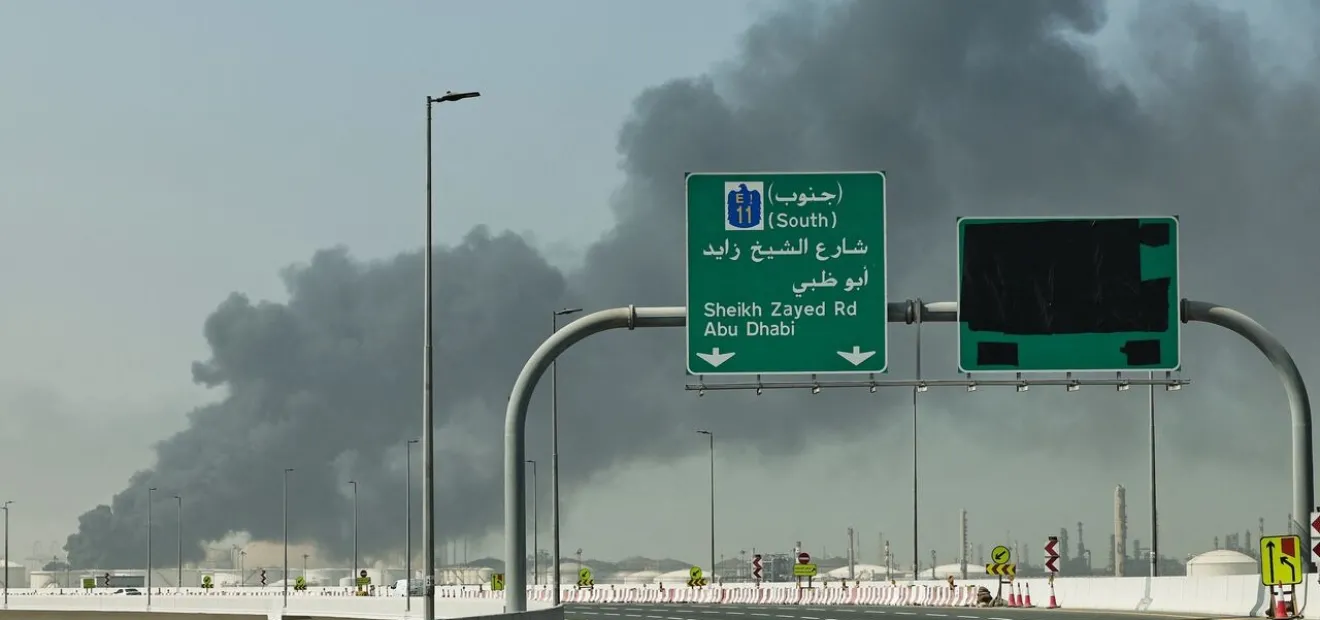 فيديو حريق المصنع الإماراتي باستهداف إيراني مولد بالذكاء الاصطناعي