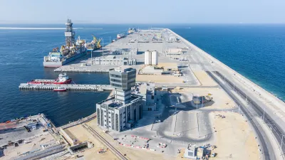 الأدلة تؤكد استهداف المسيرة الإيرانية لميناء الدقم وليس صلالة.. كيف تحققنا؟