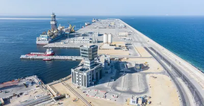 الأدلة تؤكد استهداف المسيرة الإيرانية لميناء الدقم وليس صلالة.. كيف تحققنا؟