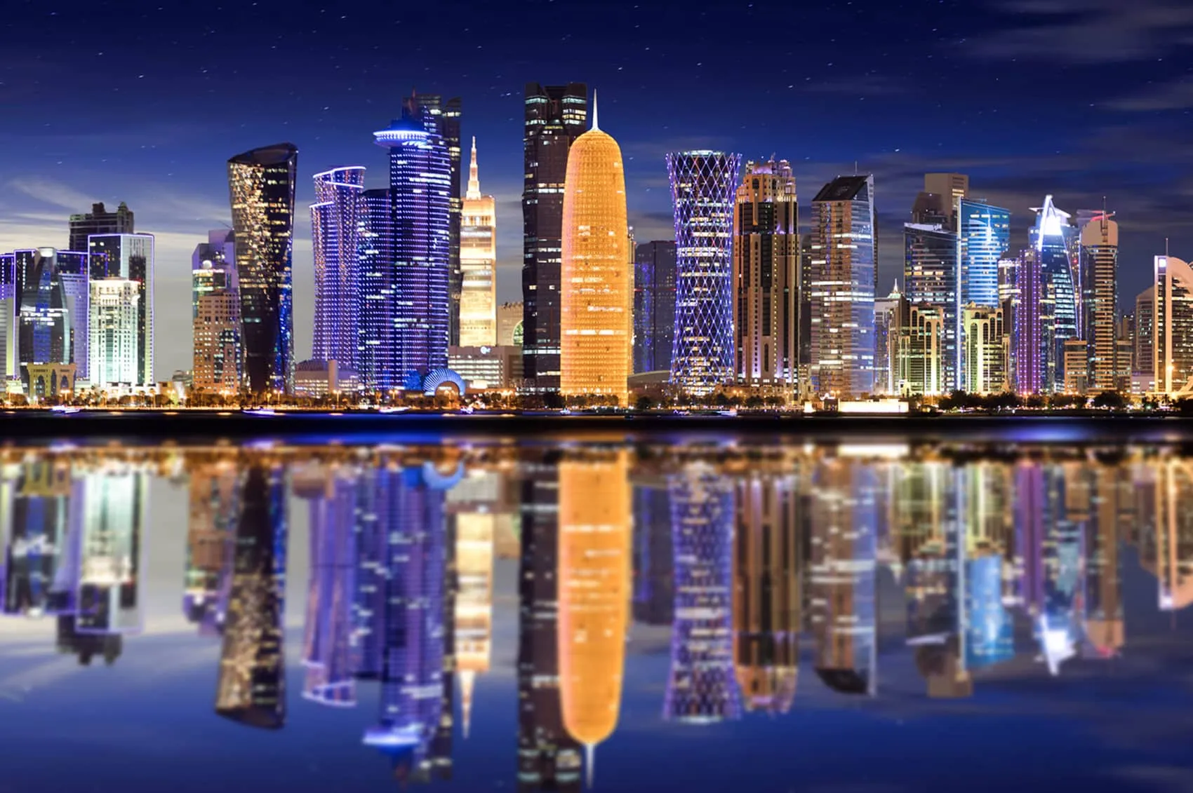 كم مصري في قطر؟ أرقام عماد الدين حسين “غير دقيقة”