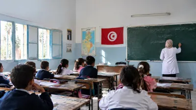 بين الحقّ الدستوري في تعليم عمومي 