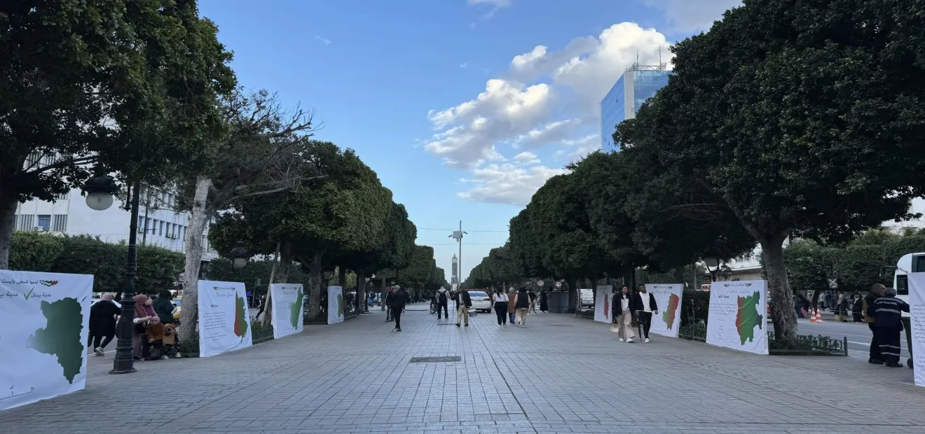 الادعاء بإحالة 13 ألف موظفًا تونسيًا للتقاعد وتعويضهم بالشباب 