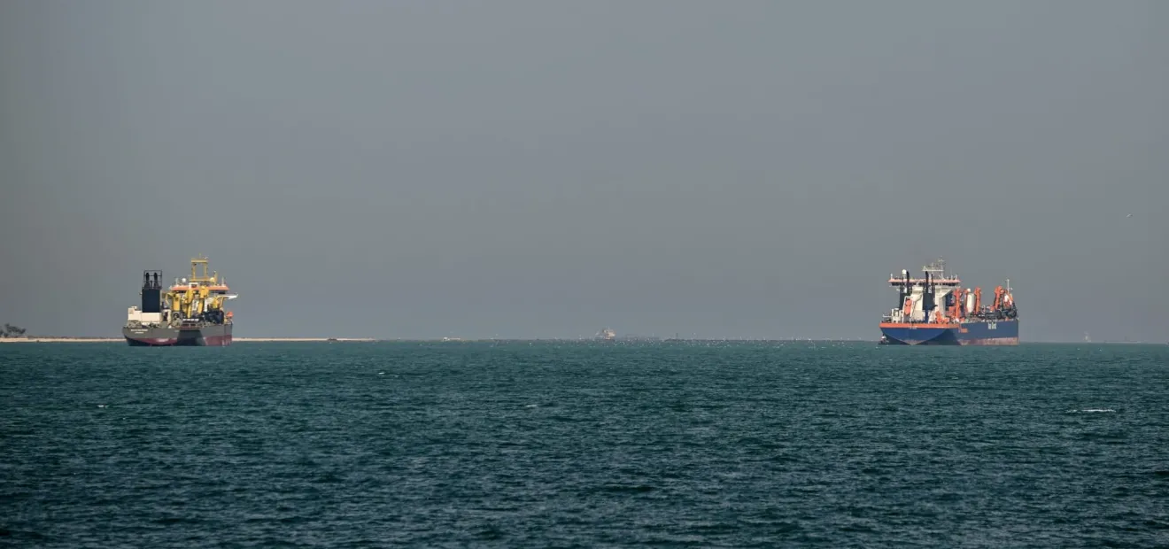 نرصد حصيلة استهداف إيران للسفن بمضيق هرمز وتهديد سلاسل الإمداد العالمية