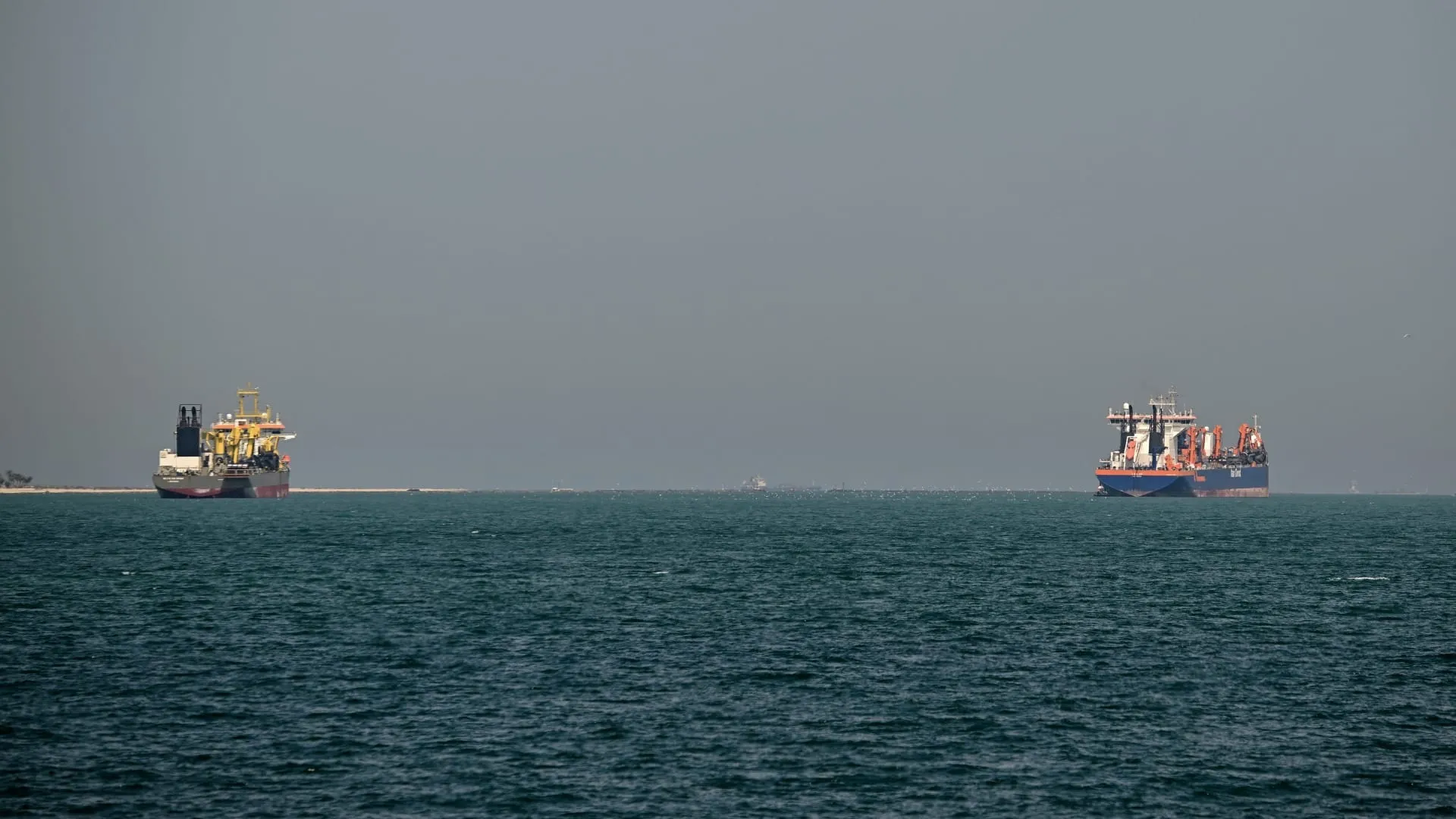 نرصد حصيلة استهداف إيران للسفن بمضيق هرمز وتهديد سلاسل الإمداد العالمية