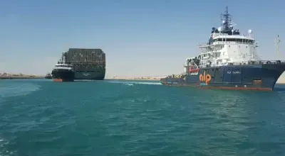 ما هو عدد السفن التي تعبر قناة السويس سنويًا؟