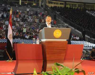 هل حل قتلة السادات مكان العسكريين في احتفال مرسي باكتوبر في استاد القاهرة؟