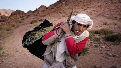 هل حقًا يعود الفضل للسيسي في إصدار قانون منع تملك الأجانب لسيناء؟