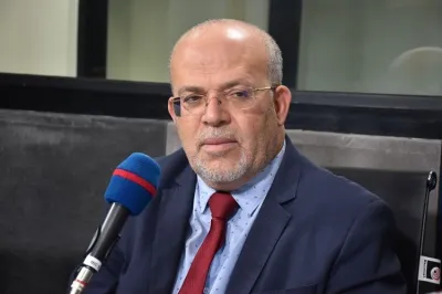 أرقام الناطق السابق باسم الحكومة التونسية حول التصويت بالاستشارة الوطنية 