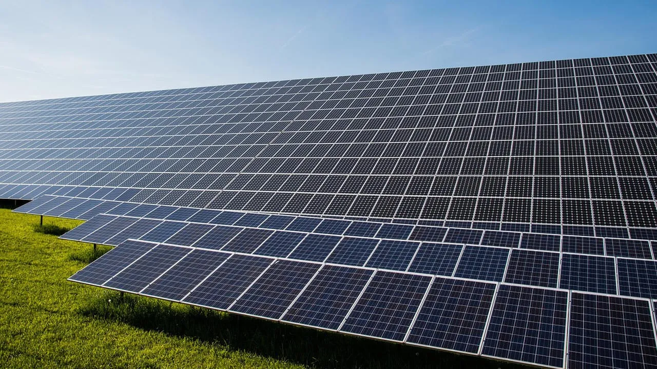 مصر لا تمتلك أكبر محطة طاقة شمسية.. تعرف على الحقيقة