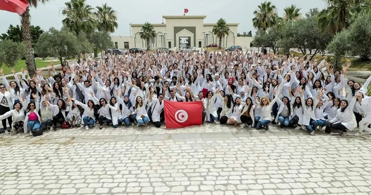 قرار إنشاء كليات طب في الولايات الحدودية التونسية لم يُقر.. و2014 ليست الأعلى نموًا