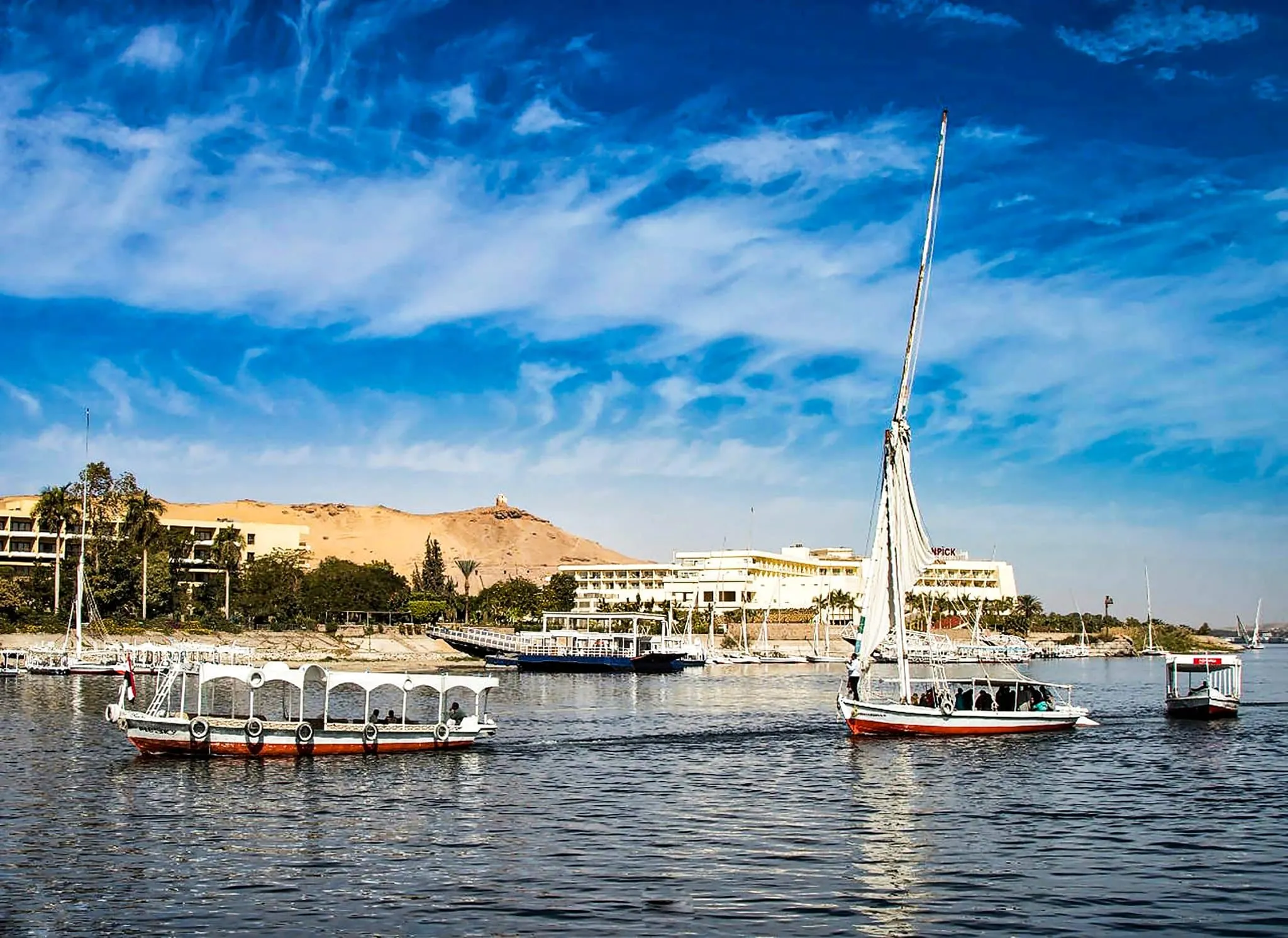 فيديو شرب مدون مصري من نيل أسوان 