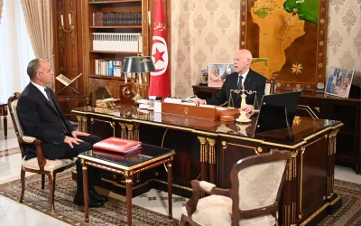 الادعاء بأن الرئاسة التونسية تنشر صورًا قديمة لقيس سعيد لإخفاء إصابته بجلطة 