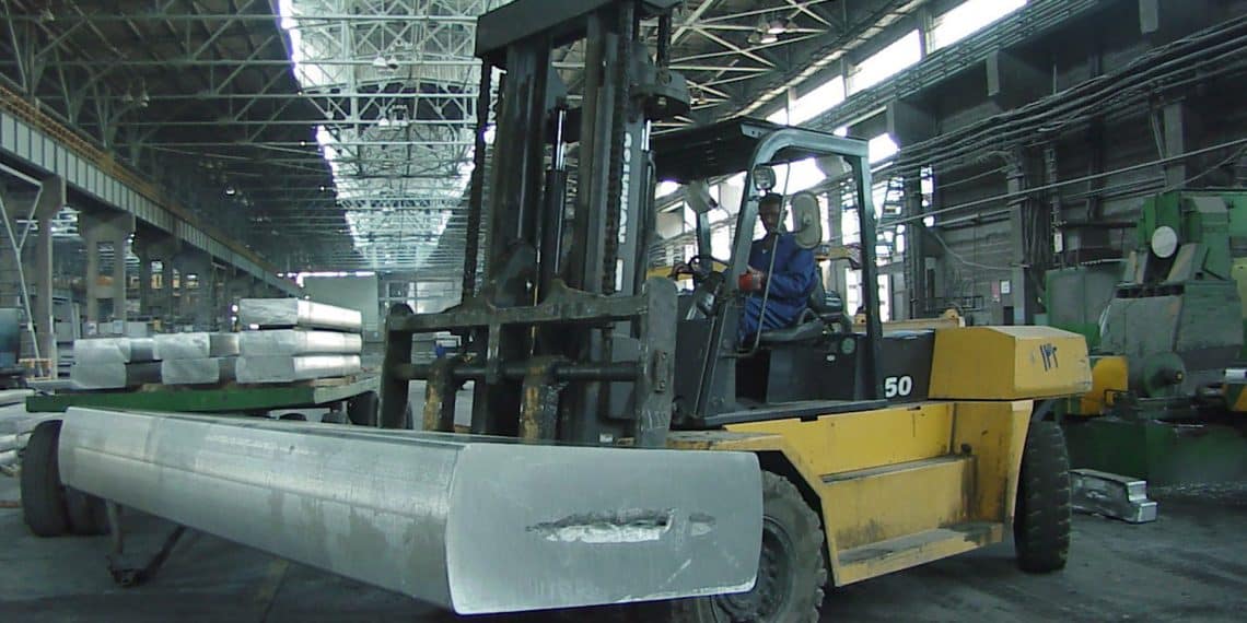 هل تتجه الدولة لتصفية مجمع الألومنيوم بنجع حمادي؟