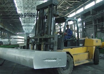 هل تتجه الدولة لتصفية مجمع الألومنيوم بنجع حمادي؟