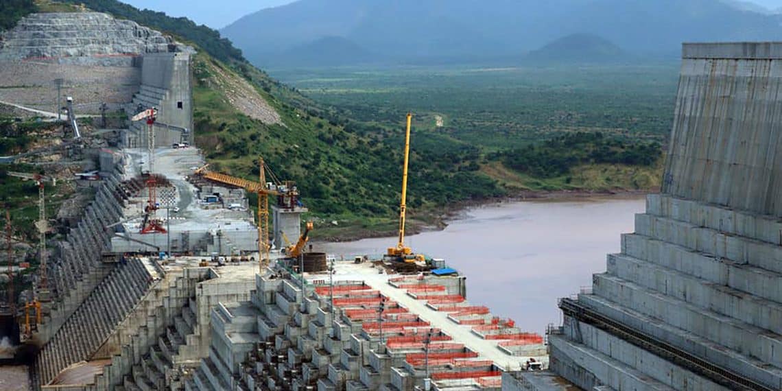 وزير الري: الملء الثاني للسد خطر على مصر.. ووزير الخارجية: لن يؤثر علينا.. أيهما تصدق؟