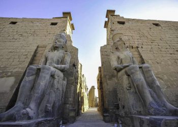 بفارق مليون سائح.. خلاف بين وزير السياحة ونائبته حول عدد السياح بالنصف الأول من 2021