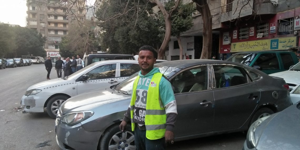 مسؤول ينفي إلزام المواطن بسداد رسوم مقابل ركن سيارته أمام منزله.. ما الحقيقة؟