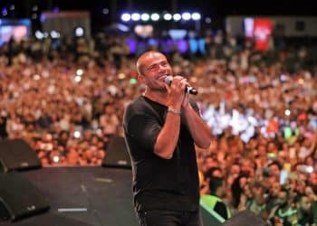 الداخلية تنفي إطلاق قنابل غاز على جمهور حفل “عمرو دياب“.. هل تصدقها؟