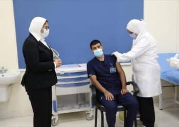 لماذا لا تملك الحكومة رقمًا محدد حول أعداد المُطعمين بلقاح كورونا؟