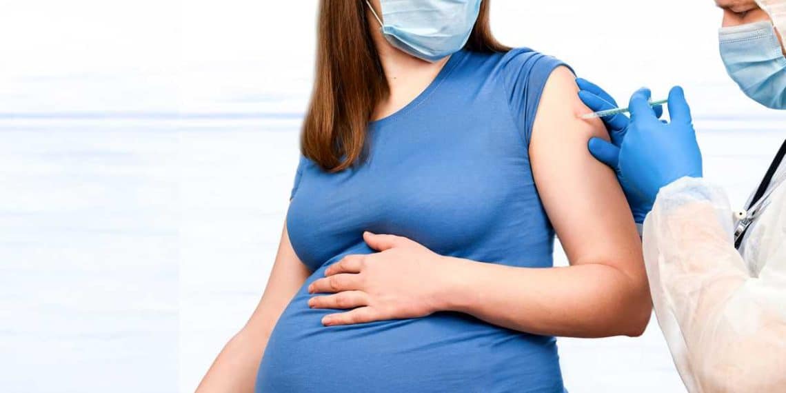 وزارة الصحة تعلن معلومات غير صحيحة عن التجارب السريرية لتلقيح الحوامل بلقاحات كورونا.. ما القصة؟