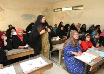 ما هو عدد من لا يقرأ ويكتب حول العالم؟