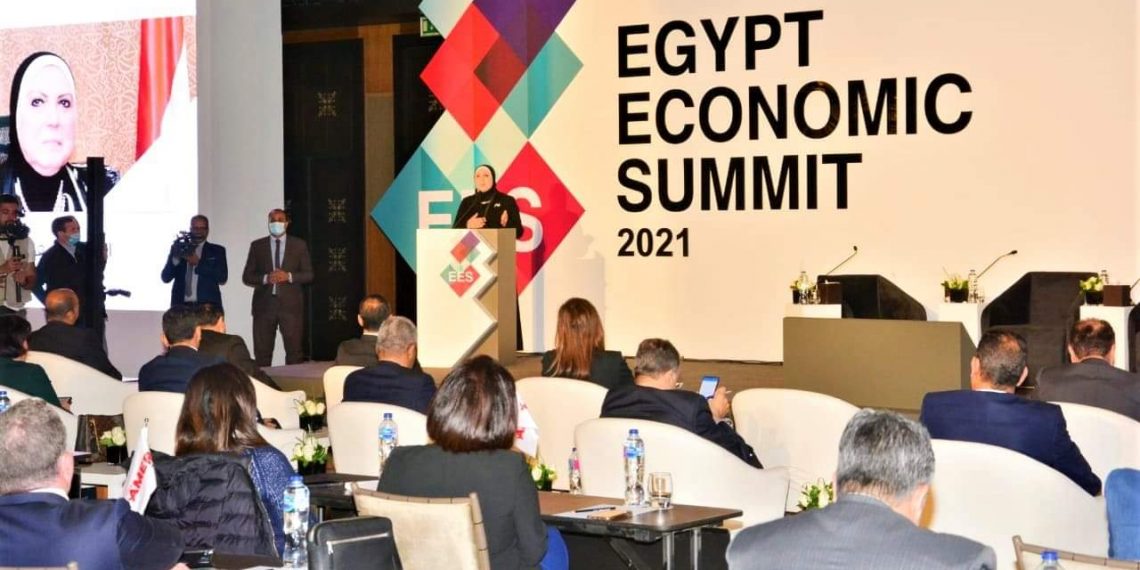 وزيرة التجارة وزيادة الصادرات