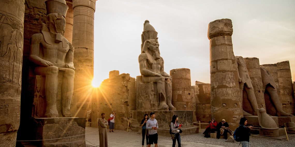 هل تستقبل مصر بين 3 إلى 4 آلاف ساعة شمس سنويًا كما يقول وكيل “النواب”؟