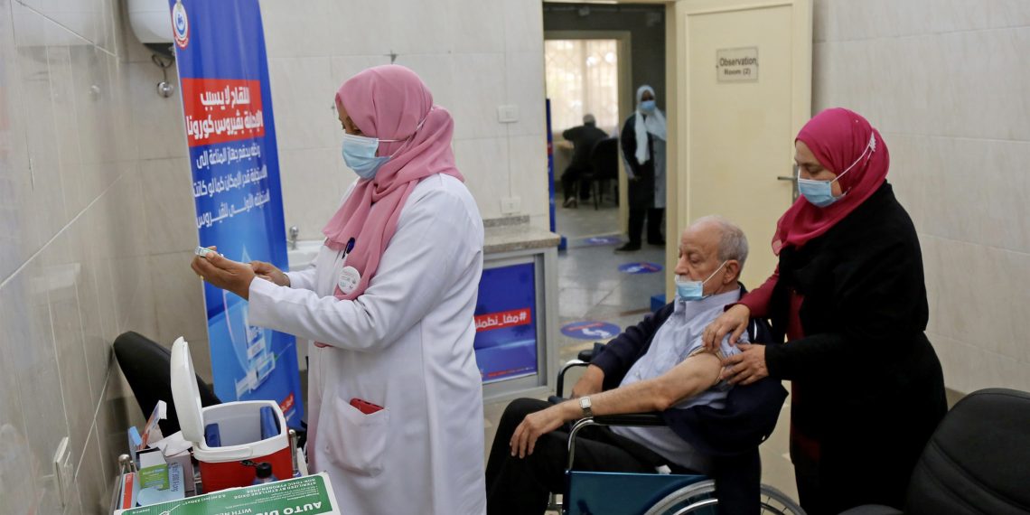 هل يعتبر العالم مصر ذات نِسب تطعيم مُرتفعة كما يقول القائم بأعمال “الصحة”؟