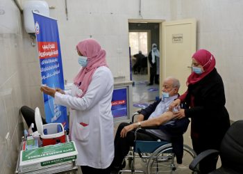 هل يعتبر العالم مصر ذات نِسب تطعيم مُرتفعة كما يقول القائم بأعمال “الصحة”؟