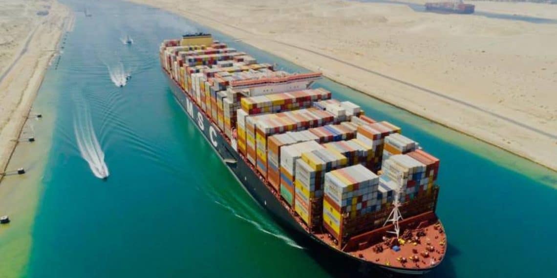 700 مليون أم 1.1 مليار دولار؟ كم تبلغ زيادة إيرادات قناة السويس في 2021؟