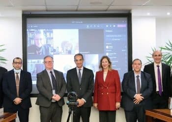 وزير الاتصالات يوقع اتفاق مع جامعة أيرلندية ويقول إنها الثامنة عالميًا