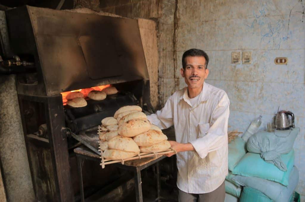 كم يبلُغ عدد المُستفيدين من منظومة دعم الخُبز في مصر؟