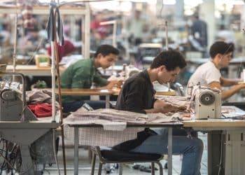 نائب رئيس اتحاد العمال يقول إنهم 30 مليونًا.. كم يبلُغ عدد المُشتغلين في مصر؟