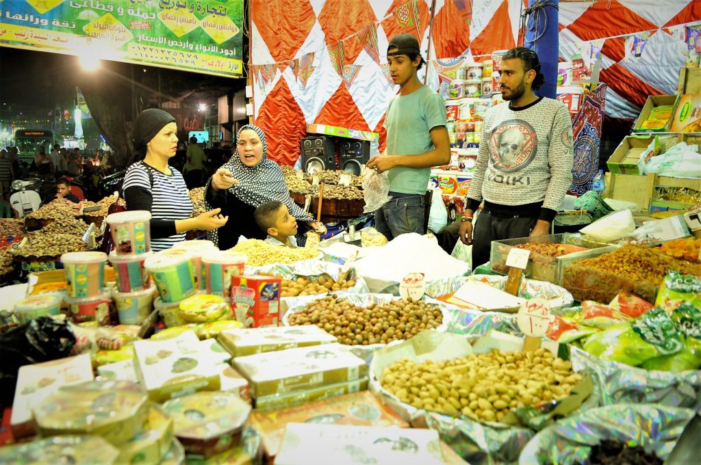 تصريحات مُتضاربة لمُساعد وزير التموين حول استهلاك المصريين للغذاء