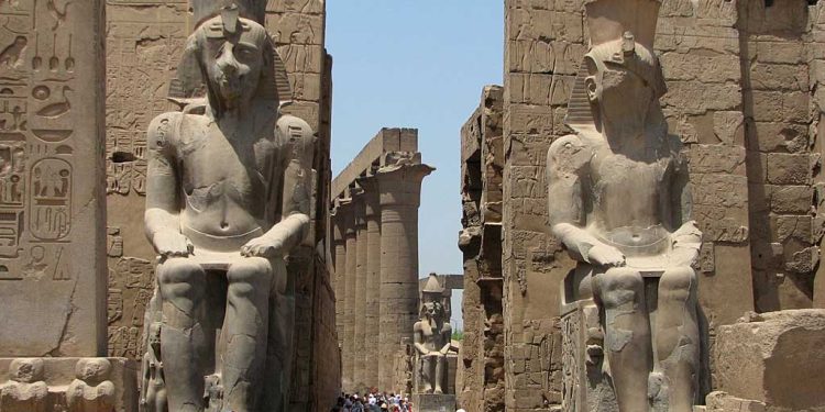 رغم إصرار المسؤولين.. هل تملُك مصر ثُلث آثار العالم؟ 