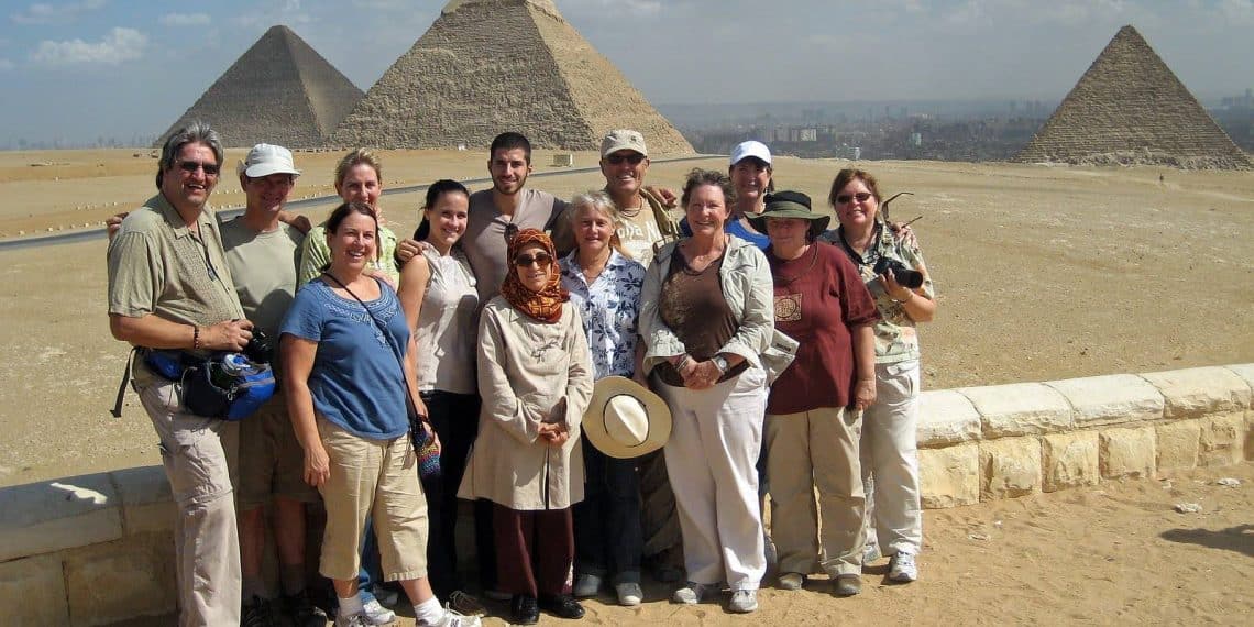 تصريحات الرئيس مُرسي عن عدد السائحين الروس "غير دقيقة".. تعرف