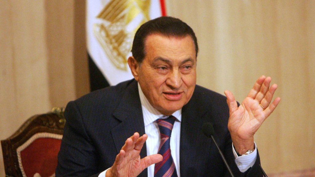 تصريحات "مُضللة" للرئيس مبارك عن اتفافية كامب ديفيد.. كيف كشفناها؟