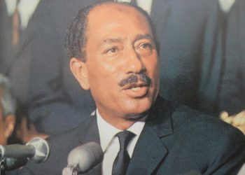 الرئيس السادات يُطلق تصريحًا "مُضللًا" عن إنشاء مصنع "الألومنيوم"