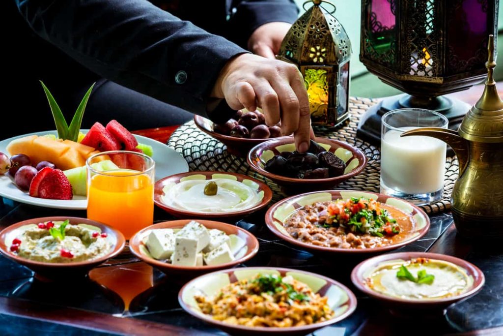 كم يُنفق المصريون على وجبتي الإفطار والسحور في رمضان؟
