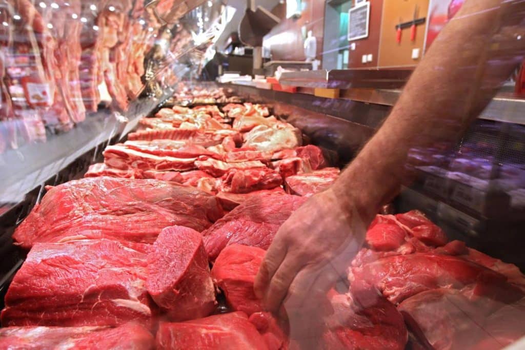 هل البرازيل هي أكبر منتج للحوم كما يقول رئيس الخدمات البيطرية؟
