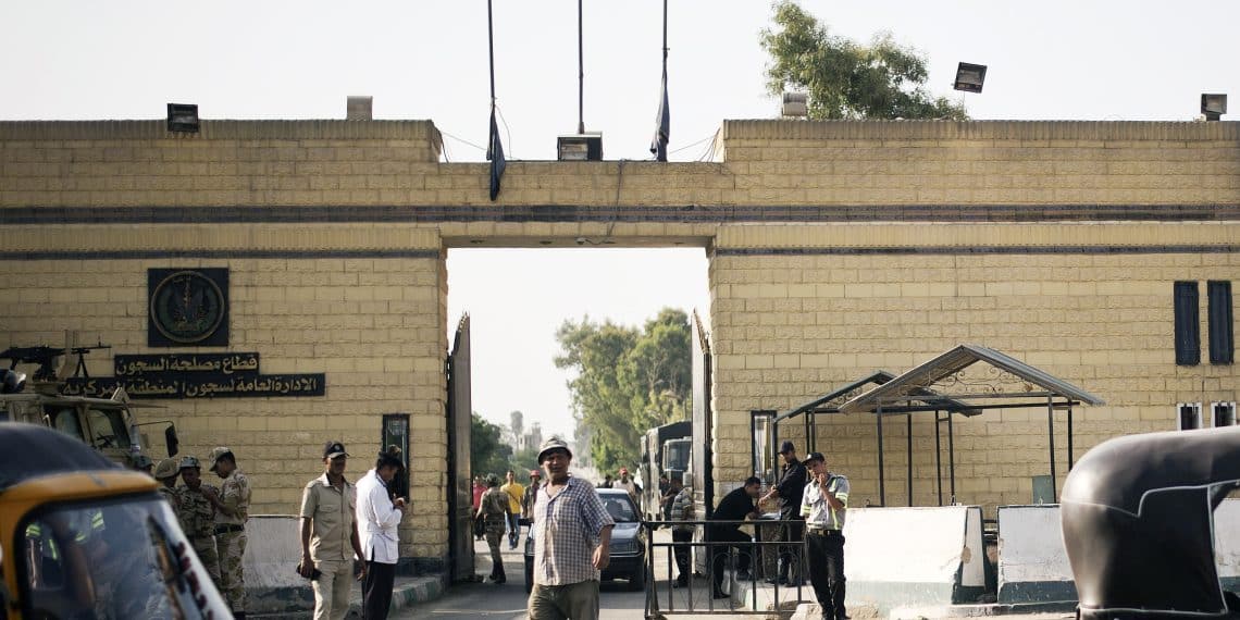 "لا سجناء بدون إجراءات قضائية".. تصريحات مُضللة من برلماني وعضو بـ"العفو الرئاسي"