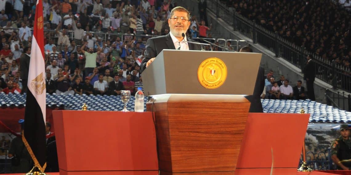 هل حل قتلة السادات مكان العسكريين في احتفال مرسي باكتوبر في استاد القاهرة؟