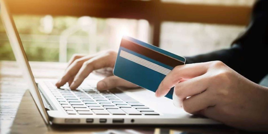 تضارب في بيانات “المالية” حول متحصلات منظومة الدفع والتحصيل الإلكتروني