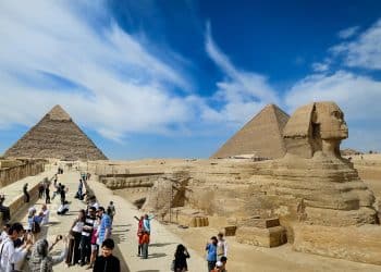 تصريحات "مدبولي" حول نمو السياحة وصافي الاحتياطات وعجز الموازنة "غير دقيقة"