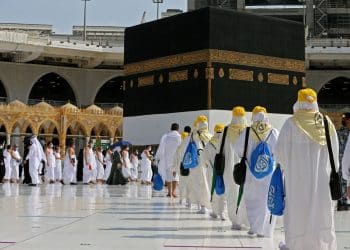 كيف تتعامل مع إعلانات الحج المجاني أو مِنح "القوى العاملة"؟