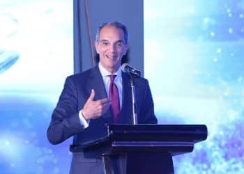 كم مبنى حكومي مُستهدف بخطة "الكابلات الضوئية"؟ أرقام وزير الاتصالات "غير دقيقة"