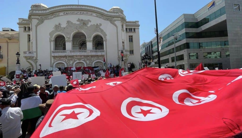 هل يتولى ”الغنوشي“ رئاسة تونس إذا فشل الاستفتاء كما يقول ”بودربالة“؟