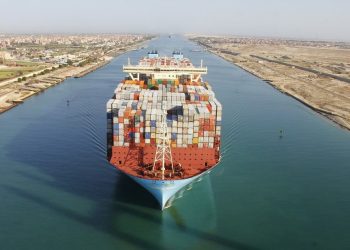 13.3 مليار جنيهًا وليس دولارًا.. خطأ في أرقام “الإحصاء” عن قناة السويس