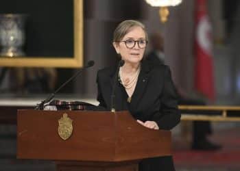 هل حقًا رئيسة الحكومة التونسية هي أول سيدة تتولى المنصب في إفريقيّا؟