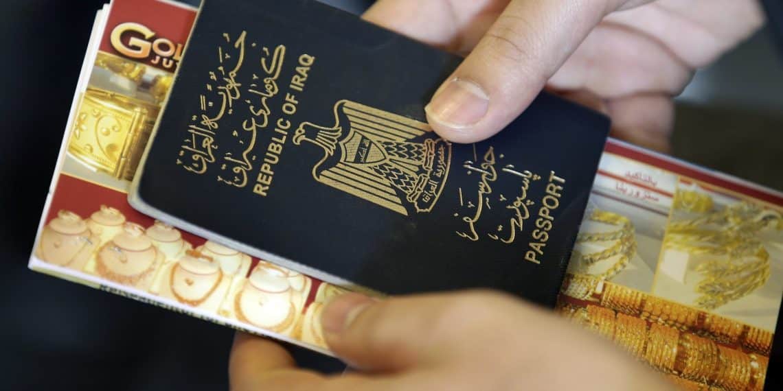 صورة أرشيفية لجواز السفر العراقي